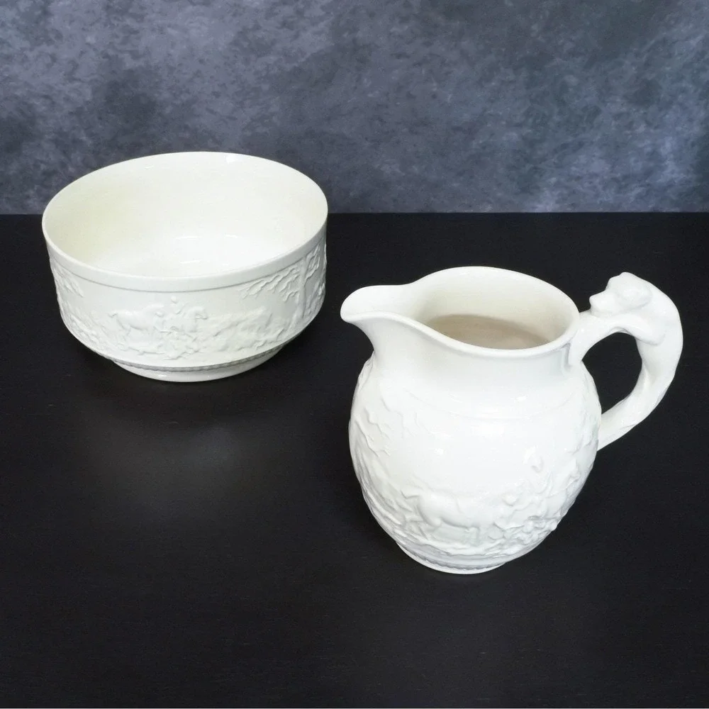 Rare Vintage Wedgwood Etruria & Barlaston Devonshire Off White Bowl Pitcher Set